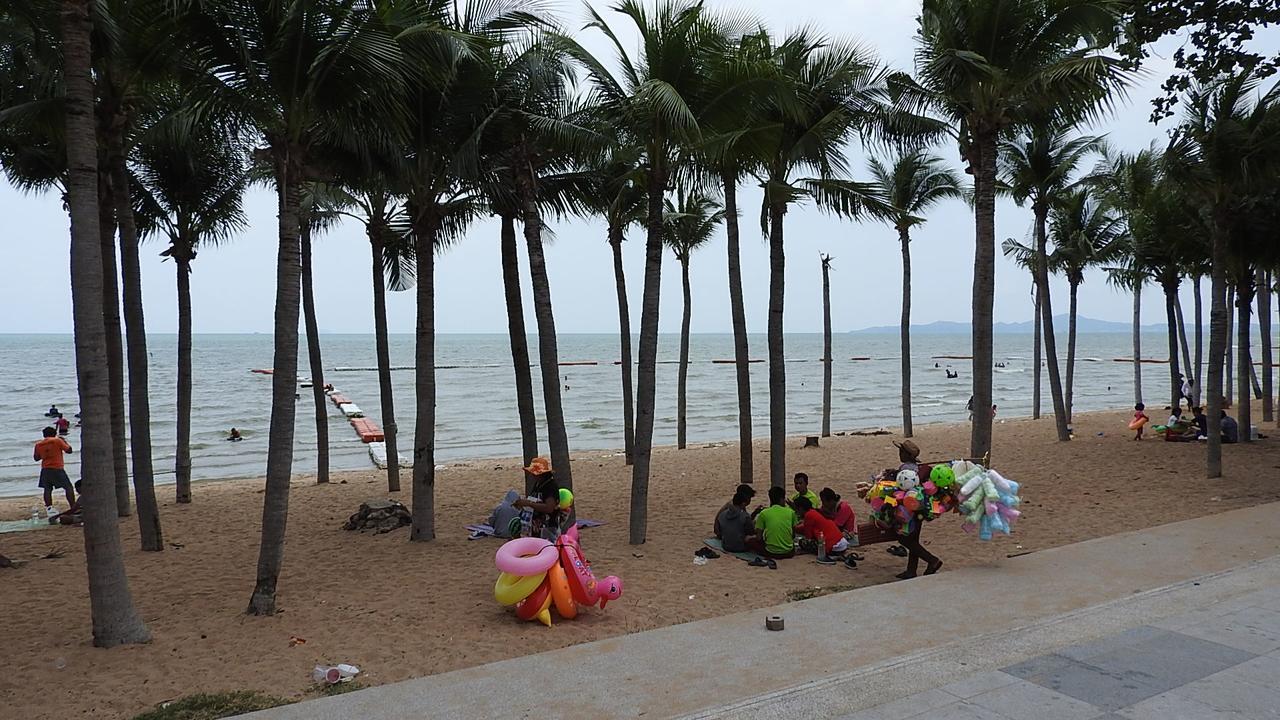 Luxurious Apartment On Jomtien Beach Road Екстериор снимка